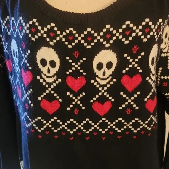 Torrid Skull and Heart Sweater Size 1 (16/18) - Picture 3 of 5